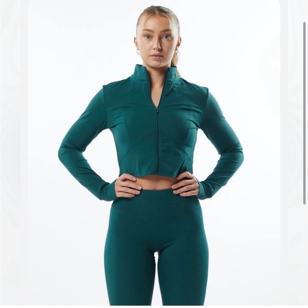 Alphalete Pulse Jacket -
Velvet Teal